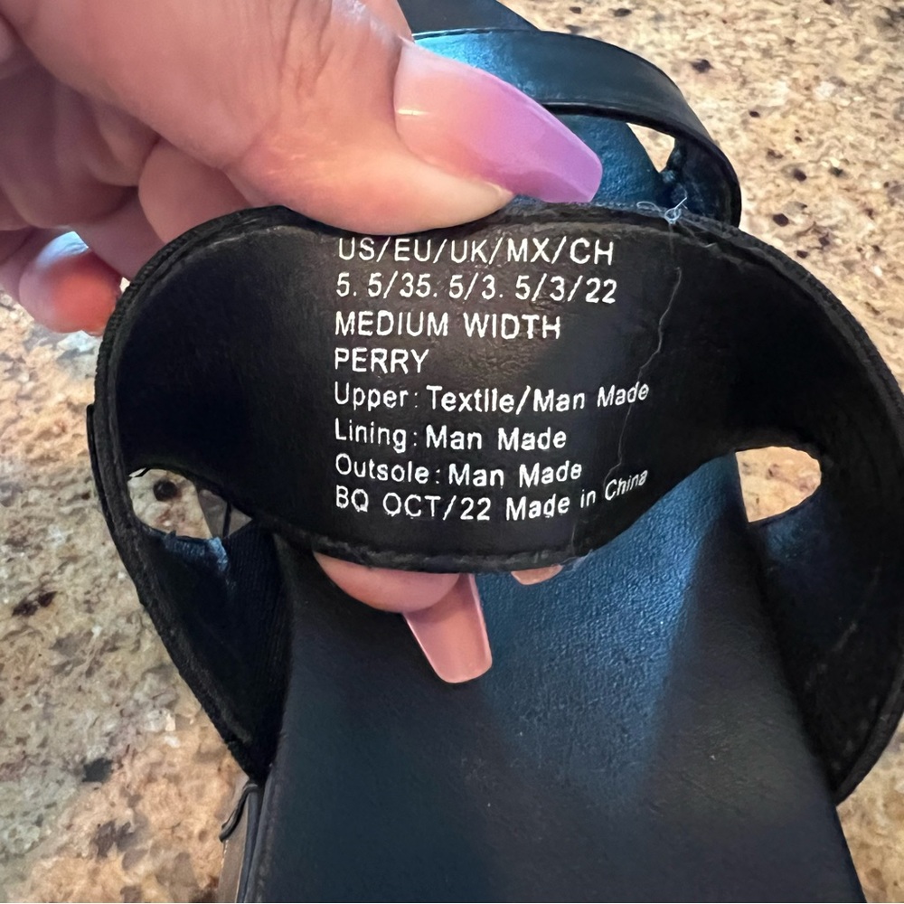 Kenneth Cole Perry Wedge Sandals. Size 5.5 - Picture 7 of 8